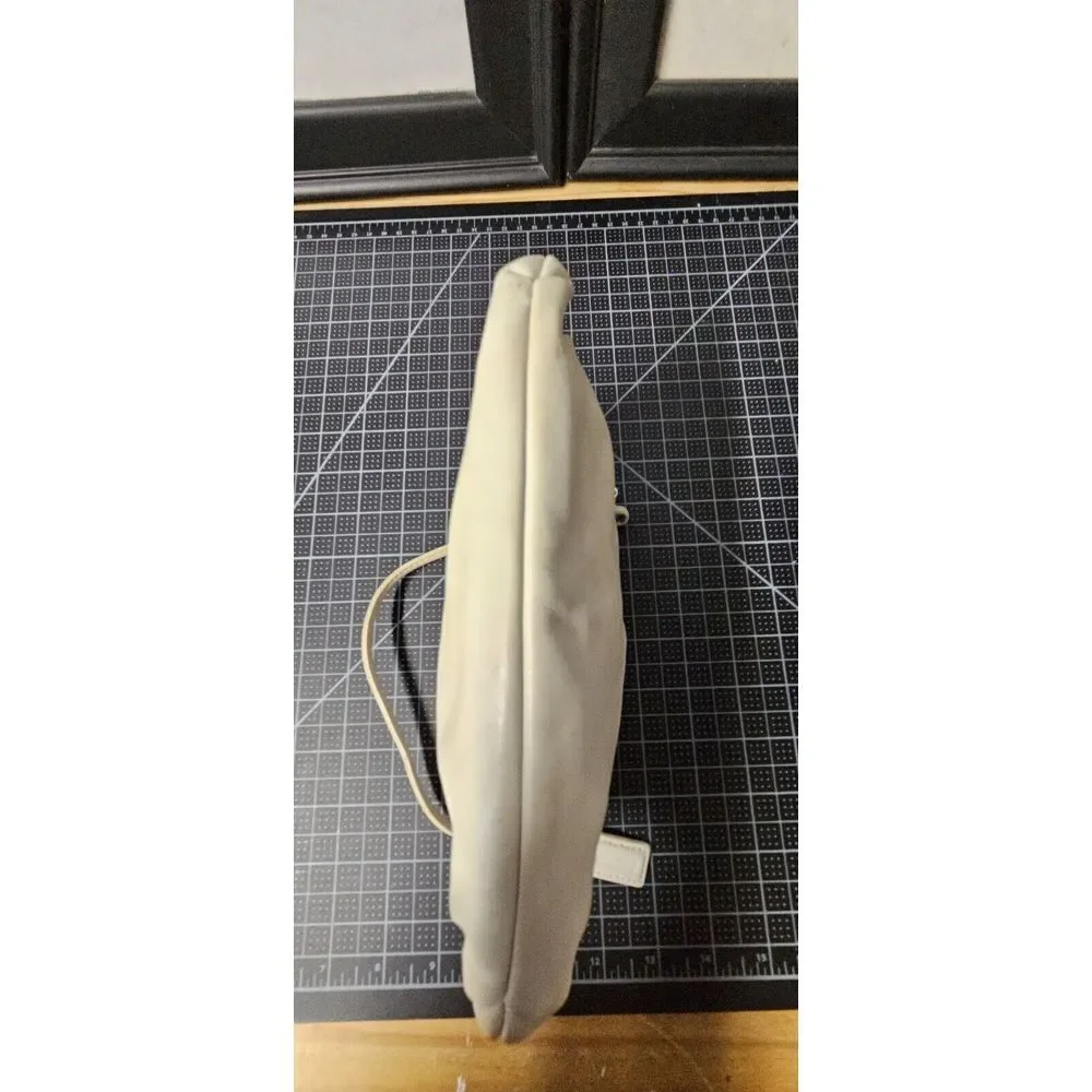 COACH Off white/Ivory  leather‎ upper Clutch handbag pleated 9